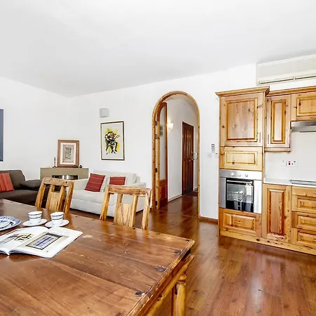بيت ضيافة Beautiful Bedrooms In Shared Flat, Theoria Travel