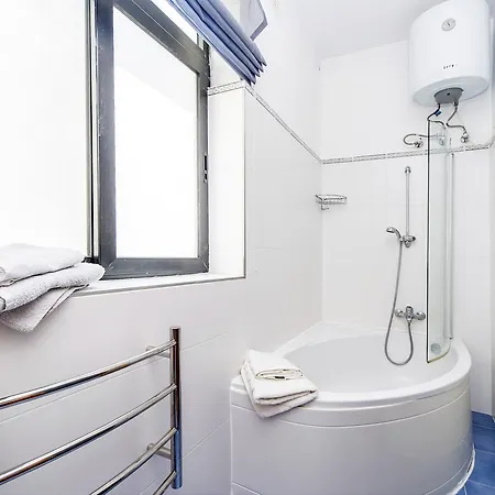 Beautiful Bedrooms In Shared Flat, Theoria Travel